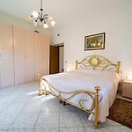 Bilocale Lo Scoglio - Goelba Apartman